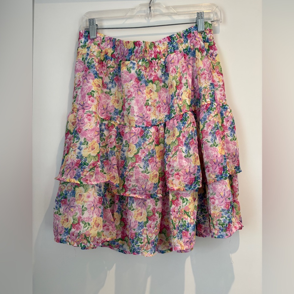 Vibrant Floral tiered ruffle Mini Skirt. Yellowstone vibes!! ❤️
